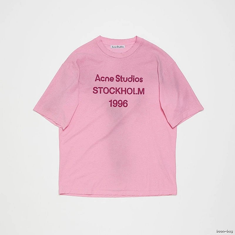Acne Studios 2090-80 Pink Red Lettering Style Ac908026 Stockholm Logo T-Shirt City Outfit