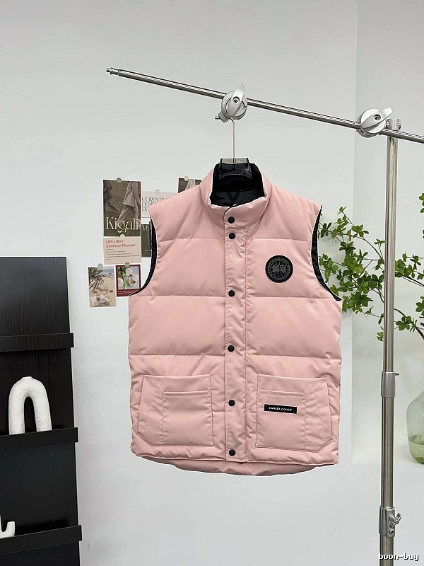 Canada Goose Casual Puffer vest Cream Button Vest for Streetwear Looks