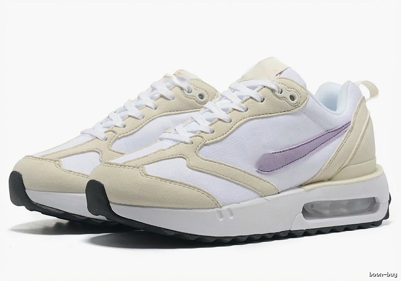 Nike retro-style off-white sports shoes