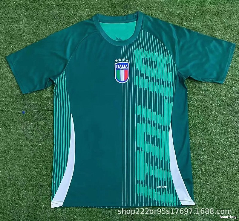 Real Madrid Training-Kit Look Dragon Soccer Jersey Bold Graphic