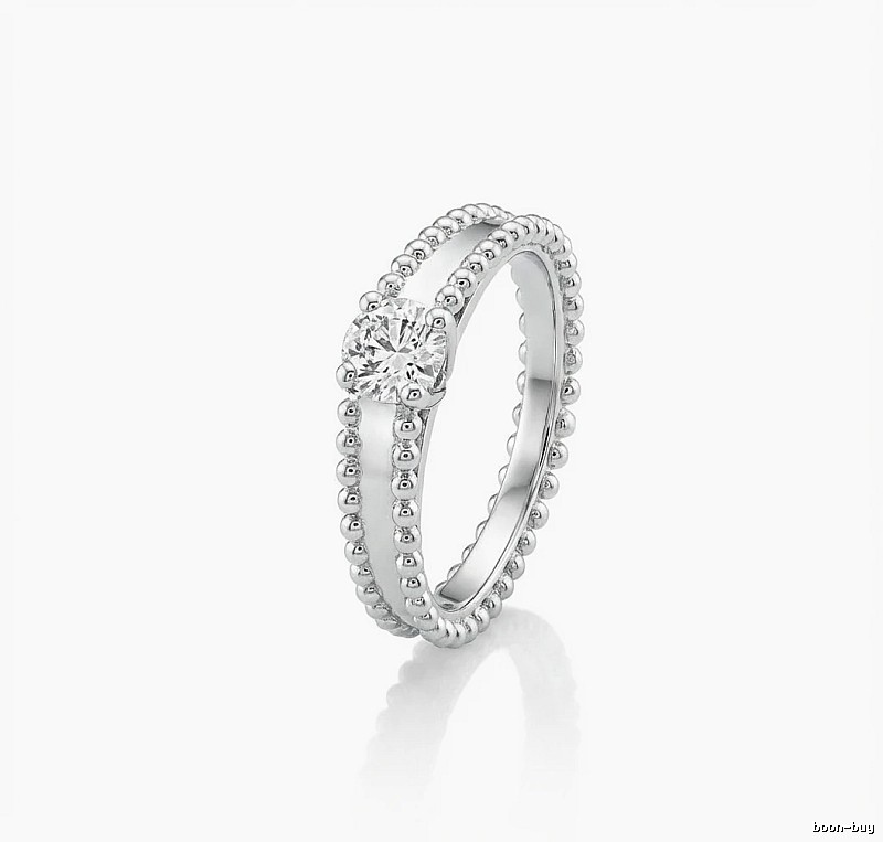 Van Cleef & Arpels diamond minimalist style ring